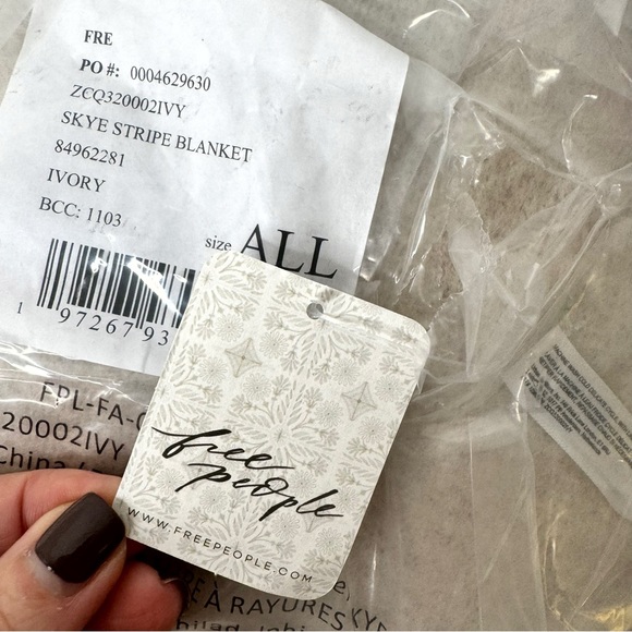 NWT Free People Skye Stripe Fringe Throw Blanket Ivory - Picture 4 of 6